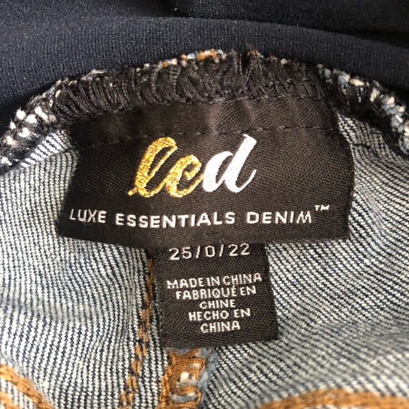 Luxe Essential Denim Maternity Jeans - Picture 3 of 3
